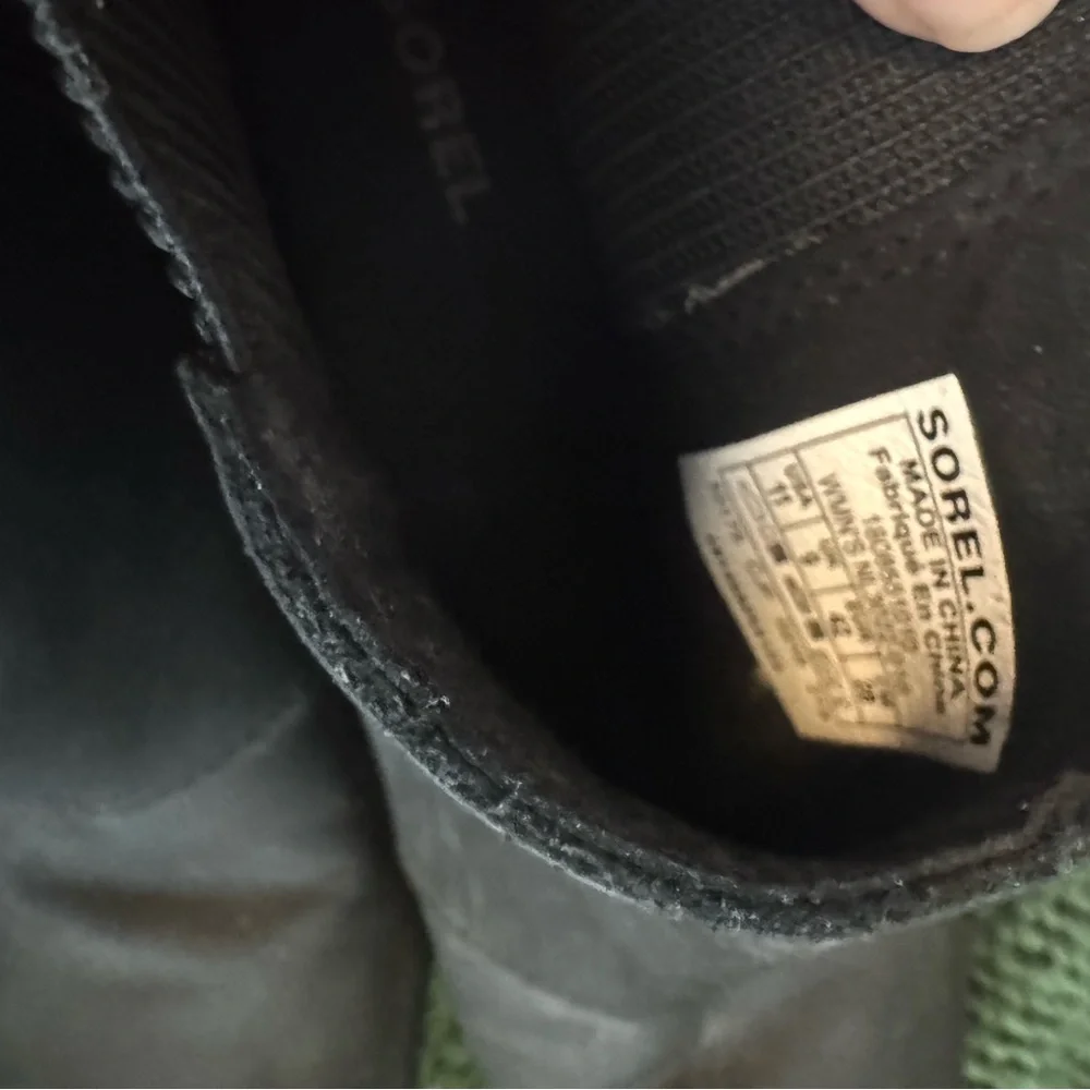 Women’s Black Sorel Chelsea snow boot - Picture 3 of 5